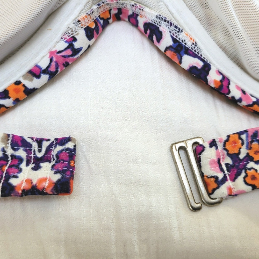 Athleta Blue Red Geometric Floral Halter Bikini Sporty Swimsuit Top 34 D / DD - Picture 4 of 6